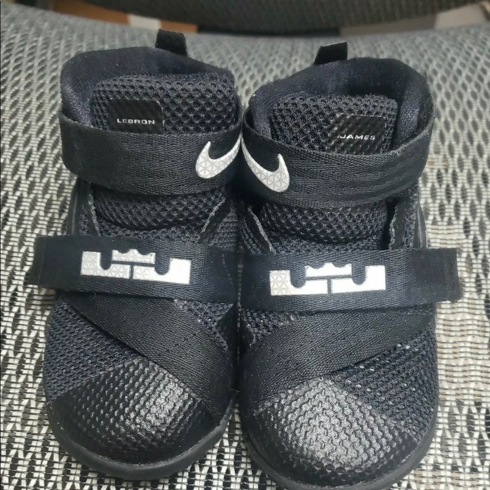 5t Nike Lebron Soldier excellent, like new condition. Warn once.